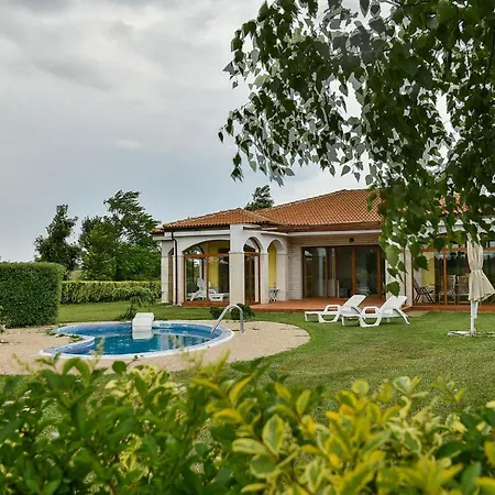 Lighthouse Golf Complex&villas Apartment *